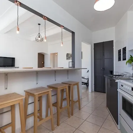 Bright Old Town Apartman