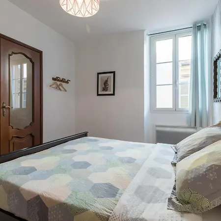 Bright Old Town Apartman